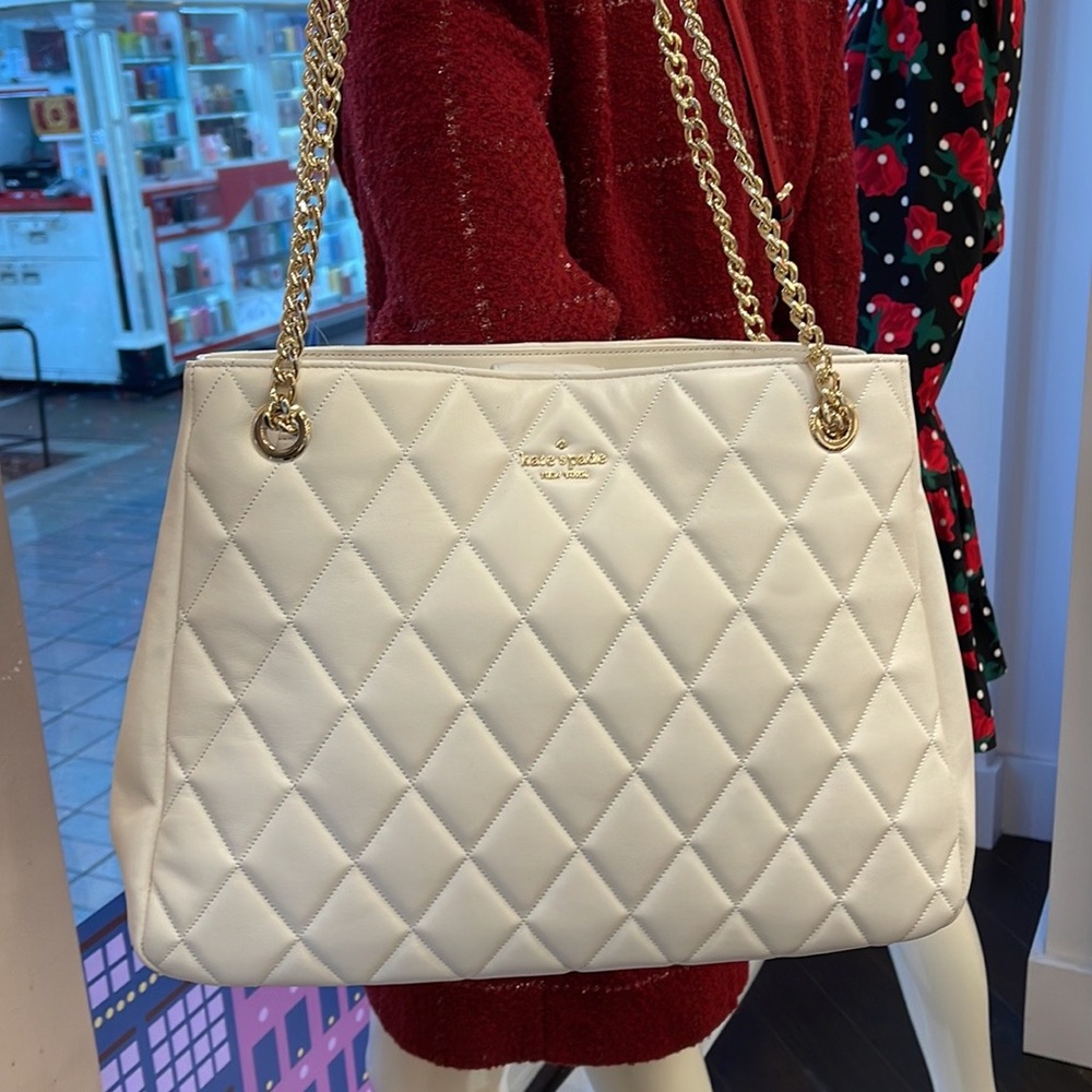 Kate Spade Carey Tote
COLOR:
Parchment
NWT - Picture 8 of 16